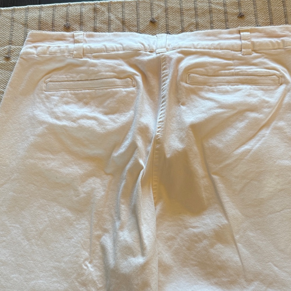 Crown & Ivy white Capris